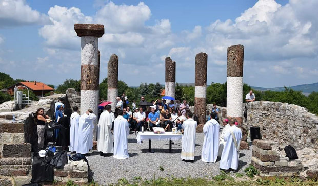 Српска листа осуђује одржавање мисе у Новом Брду